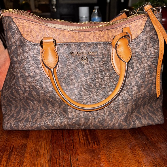 SOLD Michael Kors Austen Duffle - Picture 3 of 13